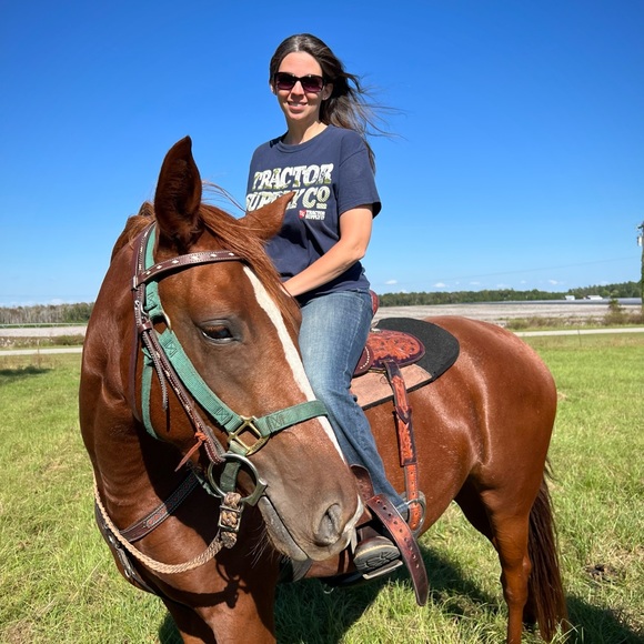 Meet your Posher, Karen - Picture 1 of 6